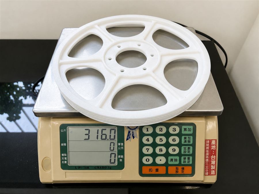 塑膠線軸加 50 kg/cm² 氮氣秤重 316.0 克